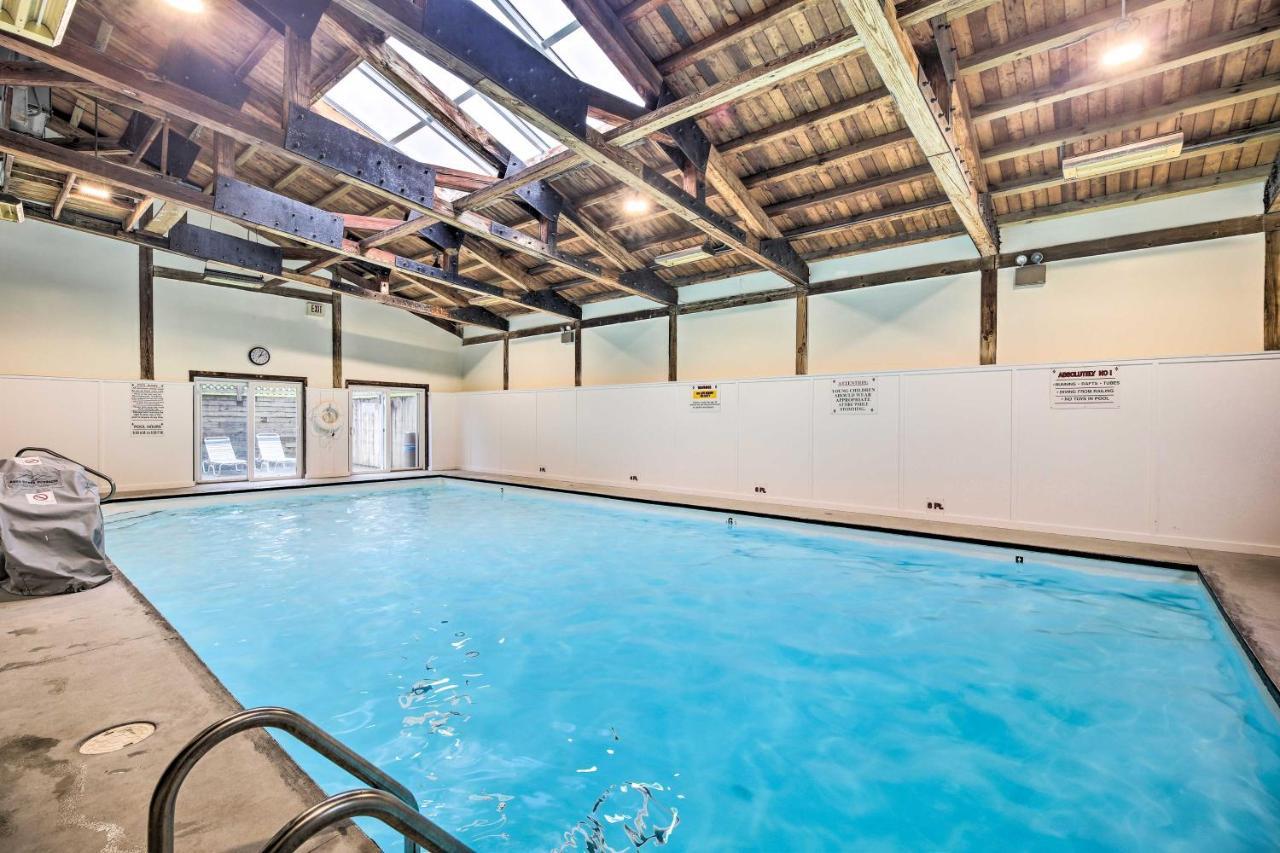 Mountain Condo With Views Near Hiking And Biking! Stowe Kültér fotó